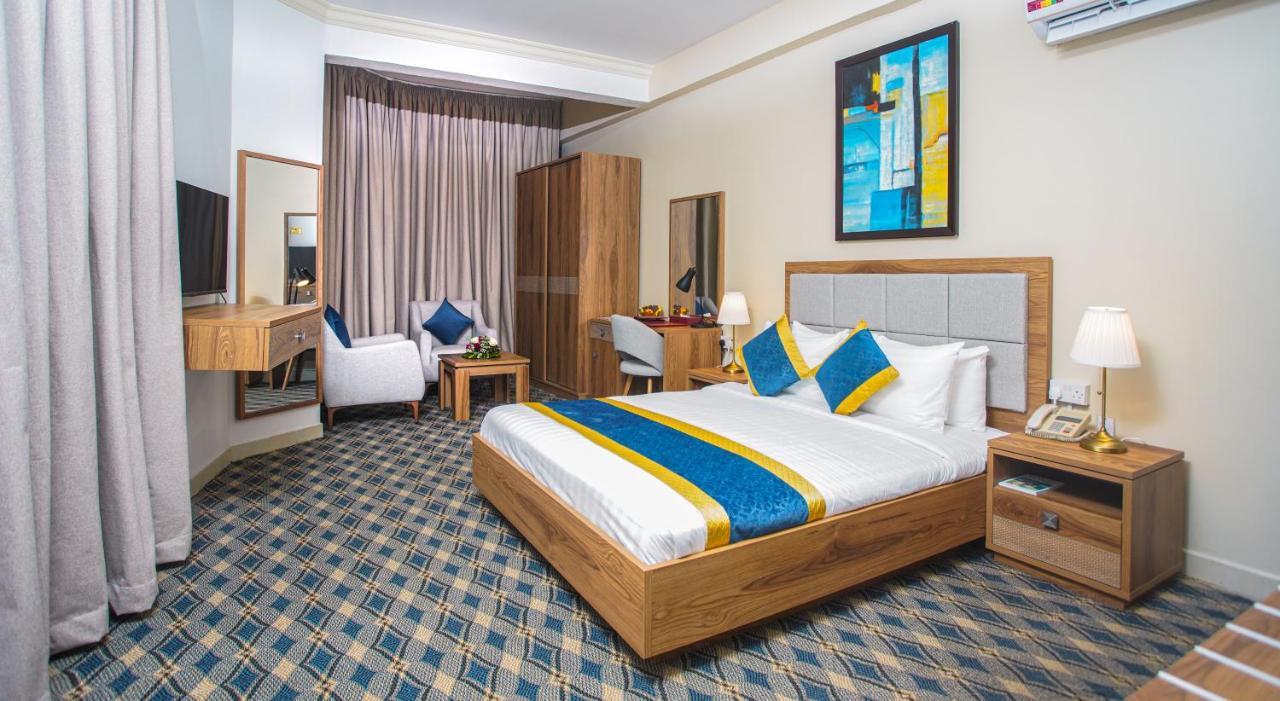 דוחה La Villa Palace Hotel מראה חיצוני תמונה