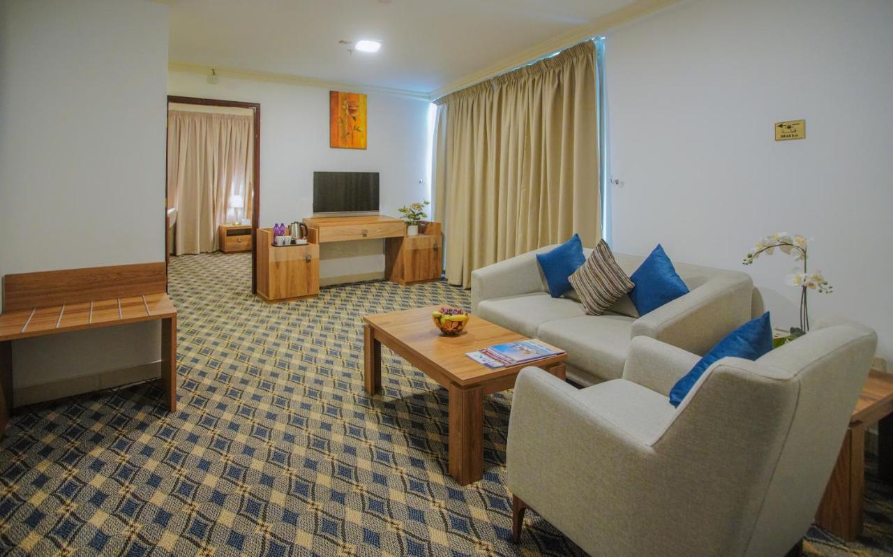 דוחה La Villa Palace Hotel מראה חיצוני תמונה