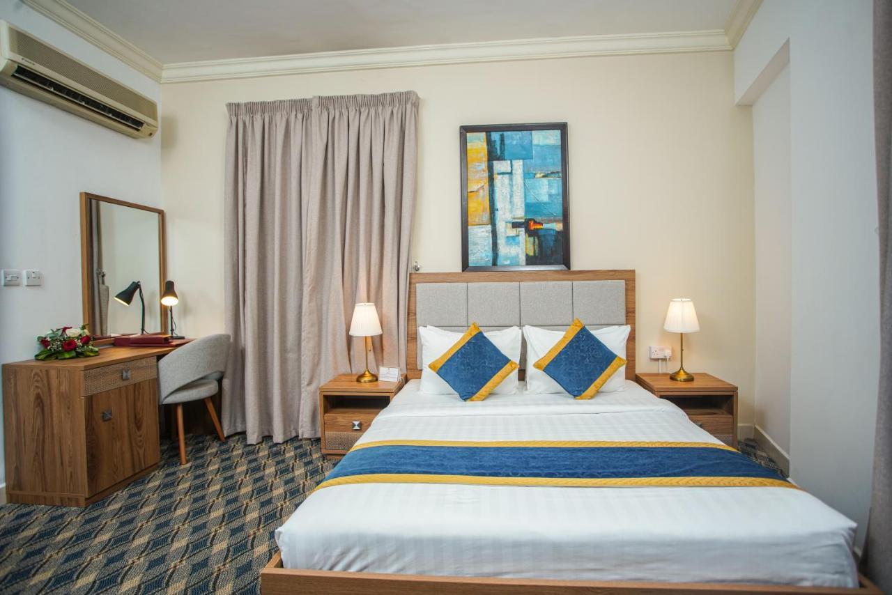 דוחה La Villa Palace Hotel מראה חיצוני תמונה